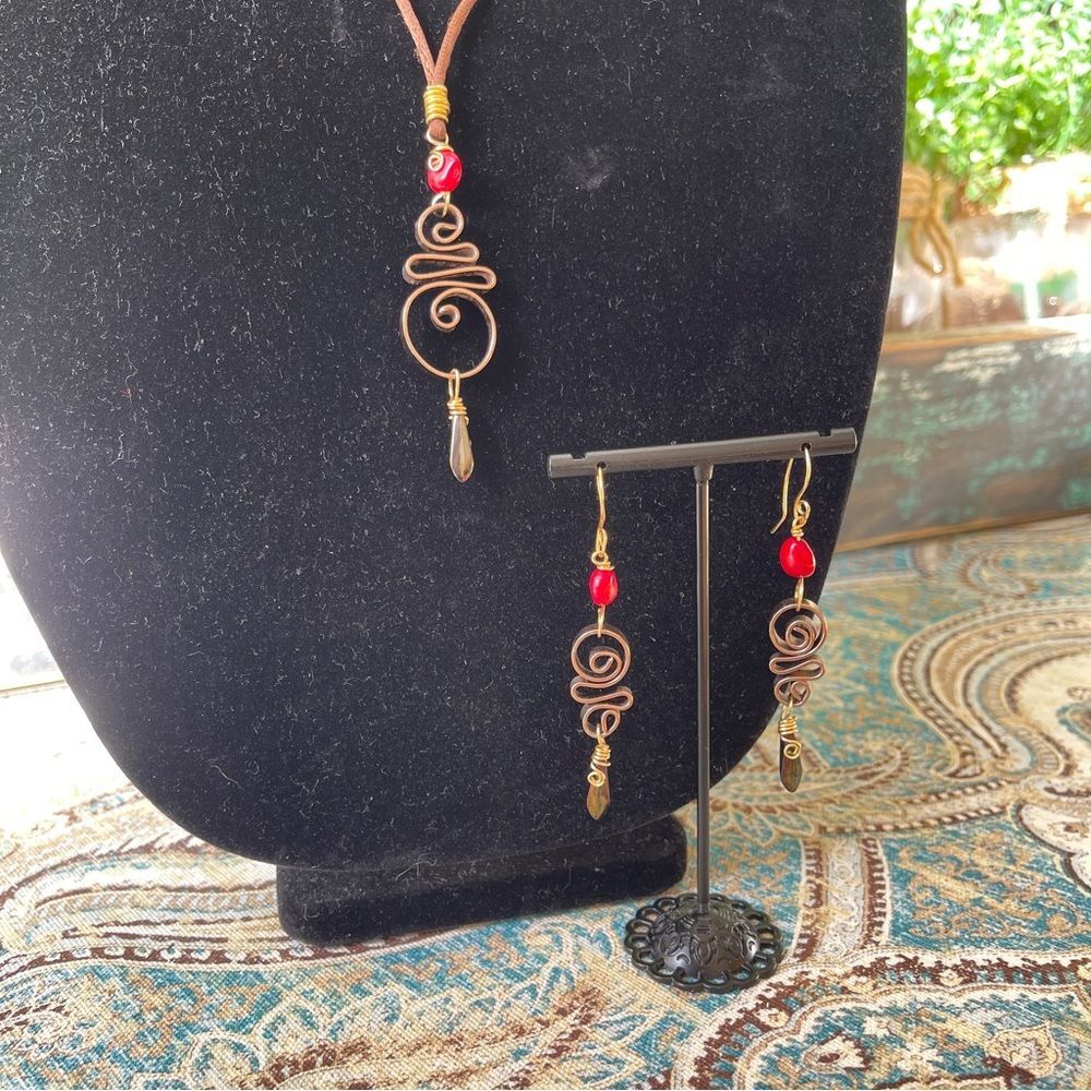 Red Coral Hematite Hand Crafted Wire Wrap Bent Metal Necklace Earrings Set - Picture 2 of 9